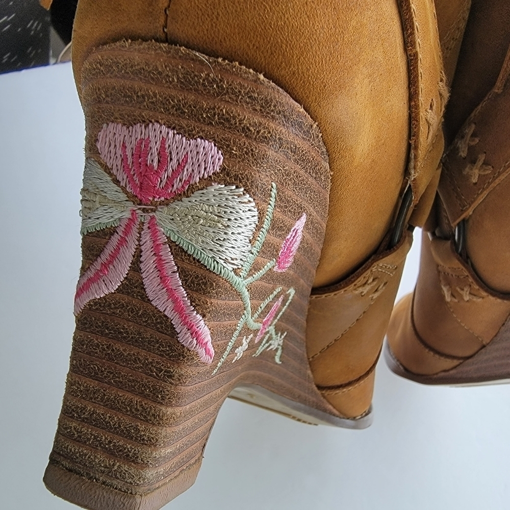 Seychelles Suede Embroidered Floral Wedge Harness Boots Size 8 - Picture 13 of 14
